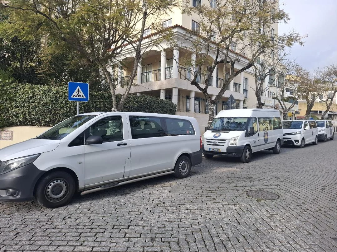 Crianças Em Andamento - Image 3